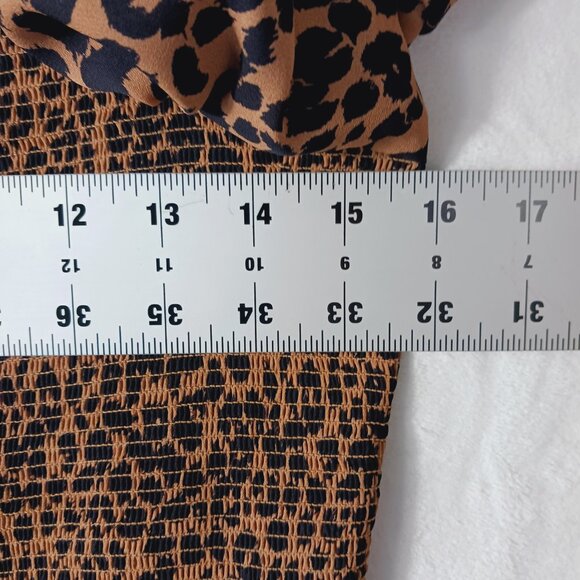 Gianni Bini, NWT Leopard Print Top, Size Large, Smocked Bodice & Sleeve Cuffs - Picture 10 of 16
